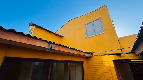 Se Vende Amplia Casa Sector Las Torres 4 Dorm Regularizada