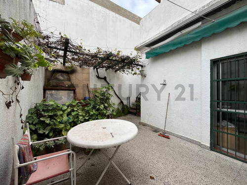 Venta Casa 4 Ambientes+escritorio - Patio - Parrilla - Terraza - Floresta