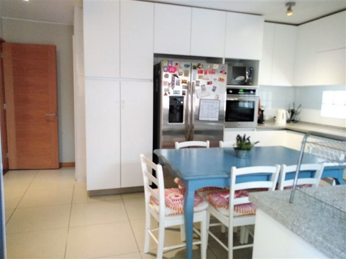 Casa En Venta De 5 Dorm. En Lo Barnechea