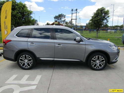 Mitsubishi Outlander At 2.4 4x4 7p