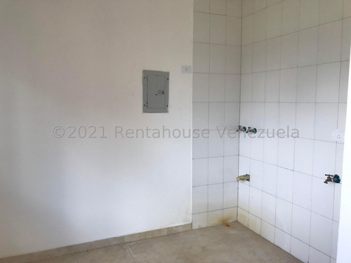 Imagen 2 de 14 de Karen Freites Rentahouse Mp 22f15499 Las Chimeneas