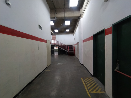 Amplio Local En Alquiler En Boleíta Sur 1.177m2