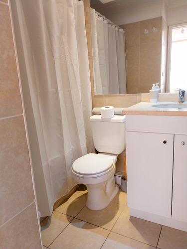 Una Habitacion Con Y Sin Estacionamiento
