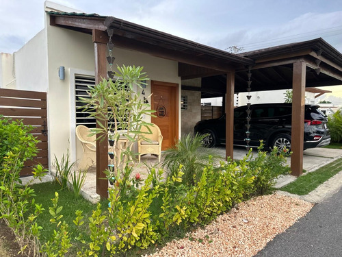 Espectacular Casa De 3 Habitaciones Y 2 Baños En Venta Punta Cana