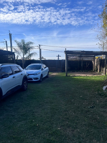 Hermosa Casita Al Frente Con Pequeño Patio Y Cochera