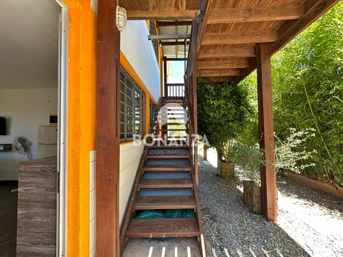 Complejo En Venta En Punta Negra, Con Piscina Y Cerca De La Playa. 8 Apartamentos.