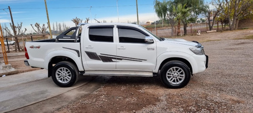 Toyota Hilux Srv 4x4 Mt
