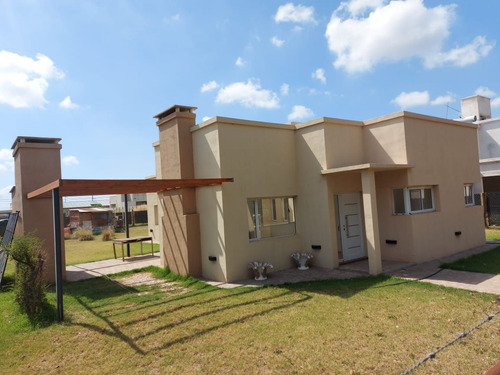 Hermosa Casa En Venta Dos Dormitorios Don Felipe