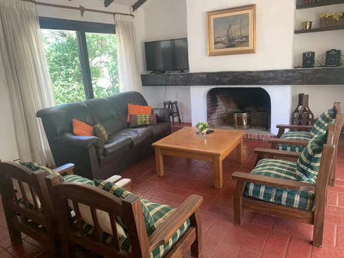 Clásico Chalet!! Con Jardin