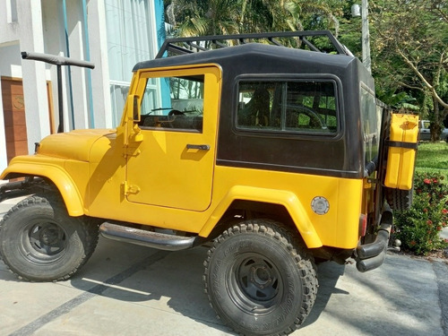 Imagem 2 de 10 de Jeep Willys Automático