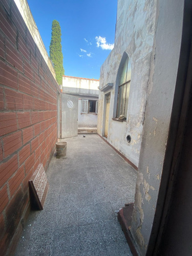Salon Al Frente Entrada Independiente Con Vivienda (sin Expensas)