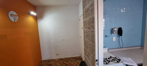 En Venta En Moron Sobre Calle Belgrano Frente A La Plaza De La Municipalidad Departamento De 2 Ambientes Apto Profesional F: 8984