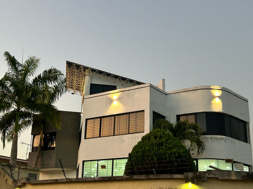 Casa Tipo Quinta  En Venta  Remodelada Valles De Camoruco.hg