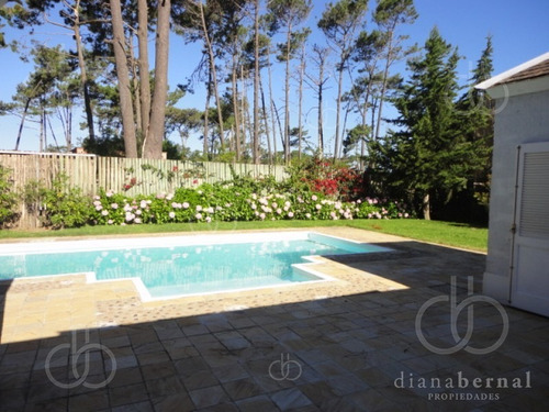Punta Del Este, Rincon Del Indio, Brava, 3 Dormitorios Y Piscina.- Ref: 41119