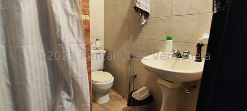 & Maria Luisa Mendoza Vende Bella Casa En El Centro De Barquisimeto Posee 4 Habitaciones 4 Baños Gas Directo Amplia Y Mas... 2 4 1 8 5 8
