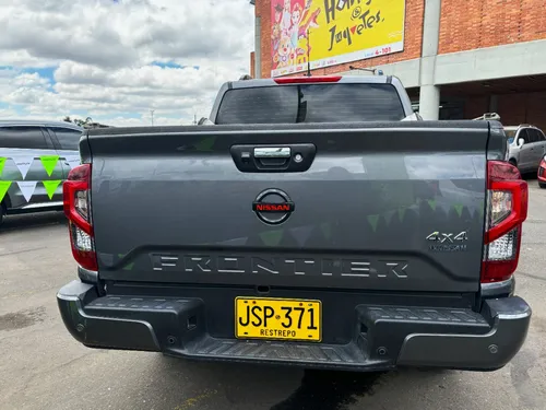 Nissan Frontier PRO- 4X 4X4 AT