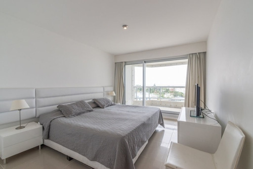 Imagen 13 de 16 de Apartamento En Venta De 3 Dormitorios C/ Cochera En Playa Brava