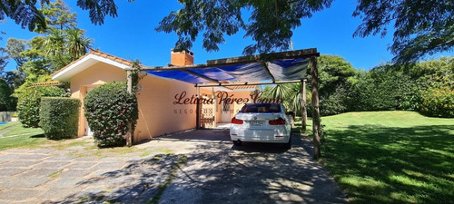 Casa En Venta En Jardines De Cordoba, Zona De Los Colegios 3 Dormitorios- Ref: 19355
