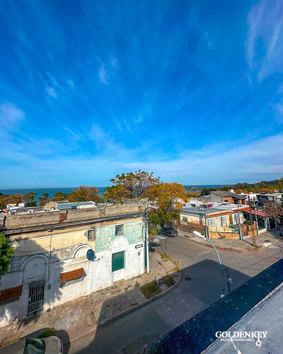 Alquiler Casa 2 Dormitorios Con Opción A 3 Y Balcón Y Patio En Barrio Cerro