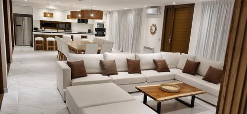 Alquiler Para 16 Personas En Maritimo. Costa Esmeralda