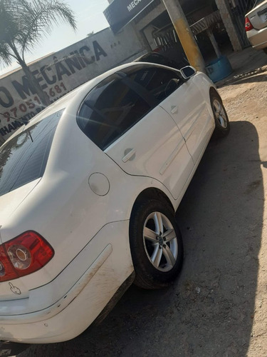 Imagem 6 de 8 de Volkswagen Polo Sedan 2012 1.6 Vht Comfortline Total Flex 4p