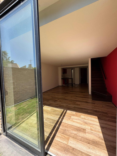 Impecable Y Moderno Duplex De 3 Ambientes Con Cochera En Venta - Inmejorable Ubicación Muy Cerca De Autopista.