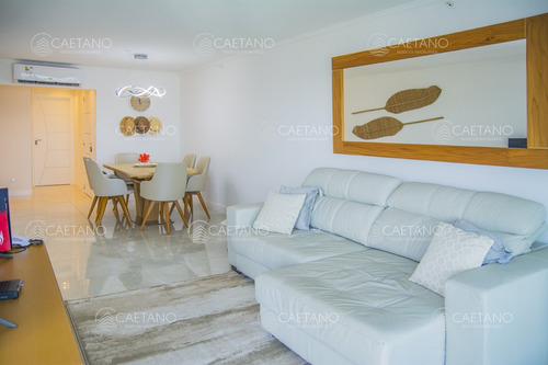 En Venta Apartamento De 2 Dormitorios En Mansa Punta Del Este.