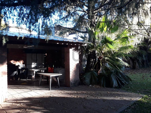Galpon Con Casa 2 Dormitorios, Jardín Y Pileta