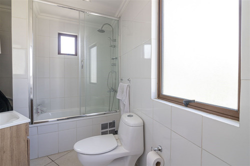 Casa En Venta De 5 Dorm En Suit. En Lo Barnechea!!