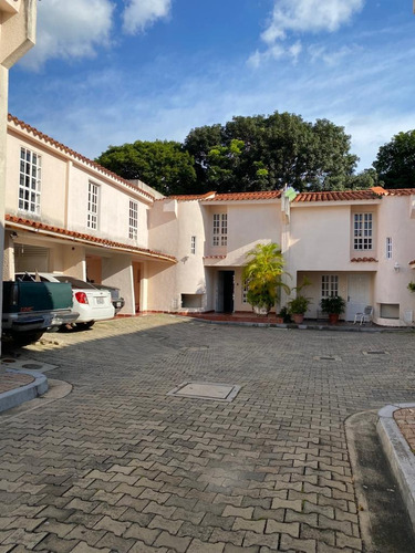 Casa En Venta En Conjunto Residencial Villas Del Encanto, Urb. Mañongo C-6573 E. C