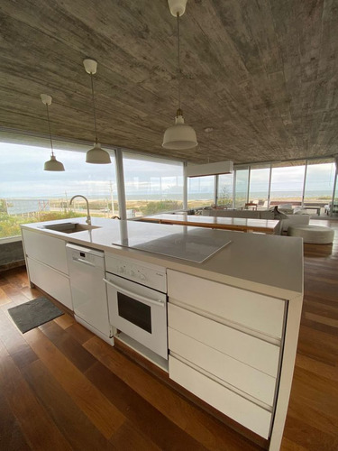 Casa En Alquiler Por Temporada De 4 Dormitorios En Punta Piedras (ref: Bpv-8720)