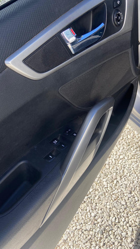 Hyundai Veloster 1.6 6at 130cv
