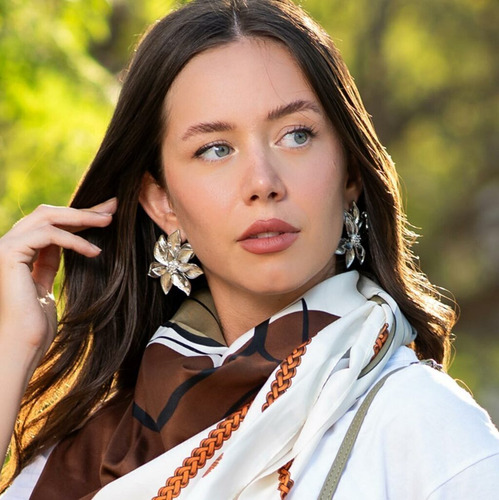 Aros Aretes Diseño Flor Grande Irregular Plateada Pasante