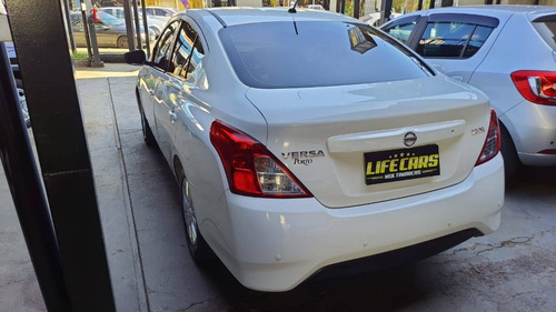 Imagem 9 de 13 de Nissan Versa