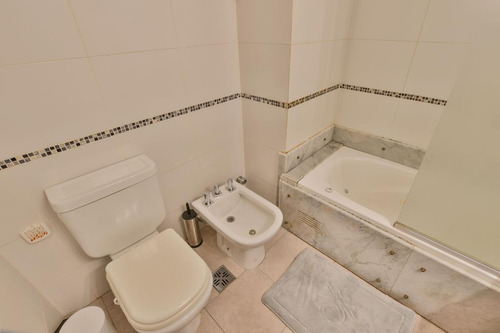 Departamento 3 Dormitorios En Venta Con Cochera - Vista Al Río - Categoría