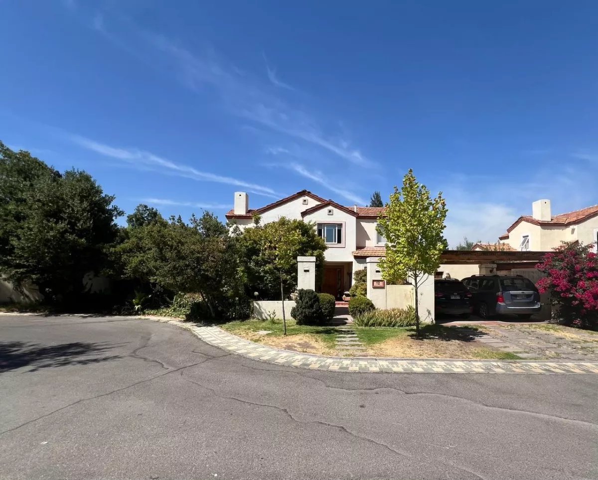 Hermosa Casa En Piedra Roja, En El Mejor Condominio Zona