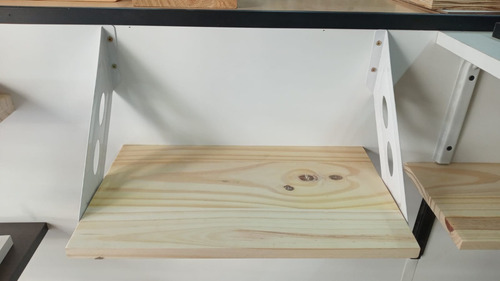 Imagen 4 de 6 de Estante De Pino 1.00x30 Con Mensulas Laterales O Soportes