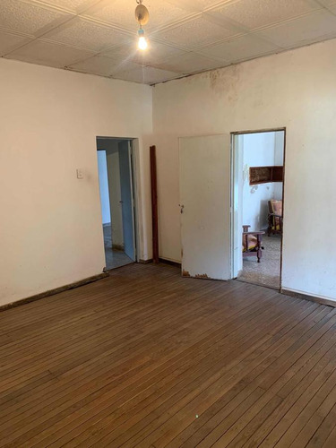 Casa En Venta - 2 Dormitorios 1 Baño 1 Cochera - 130mts2 - Mechita