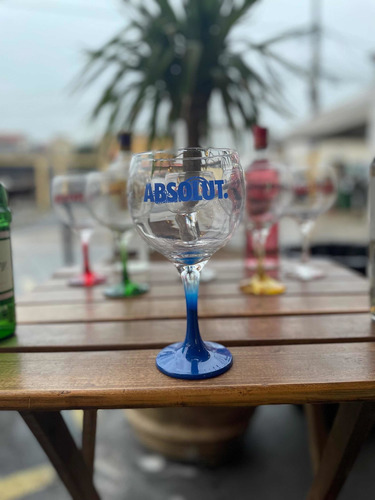 Imagem 1 de 5 de Taça De Gin, Tanqueray, Absolut, Gordons, Beafeeter,