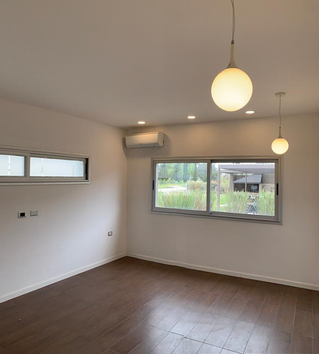 Casa En Country Lomas De City Bell Alquiler