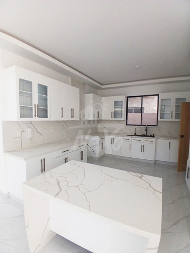 Moderna Casa En Venta Urbanización Cerrada, Santiago Hfc-238