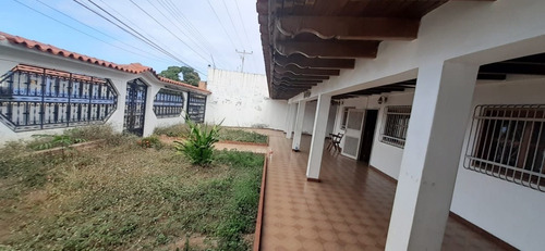 Imagen 7 de 9 de J.r En Venta Bella Quinta, Ubicada En La Av. Principal Campo Mar Puerto Piritu Cerca De Negocios, Playa, Liceo Naval J.a.a.