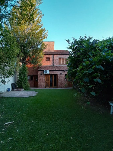 Imagen 22 de 23 de Casa En Venta De 5 Ambientes Con Cochera Y Jardín - Adrogué