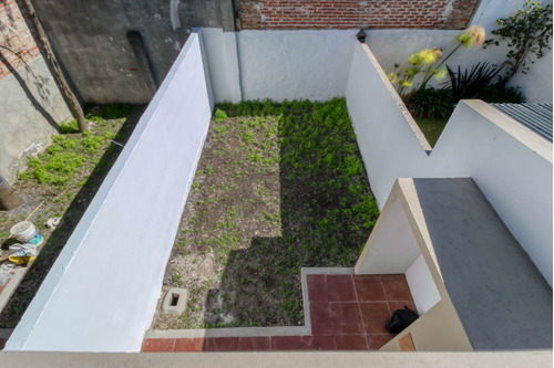 Imagen 19 de 23 de Casas En Venta En La Plata. Duplex Con Verde