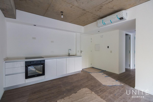 Tres Ambientes En Venta En El Piso 6 Con Cochera. Quartier Del Bajo. Torre 2