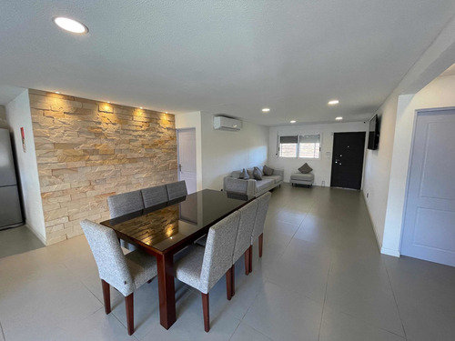 Imagen 5 de 14 de Casa Con Piscina Climatizada Parque Del Plata
