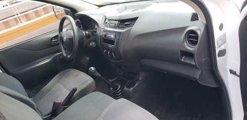 Imagen 10 de 13 de Nissan Np300 2.5 Estacas Dh Aa Mt 2016
