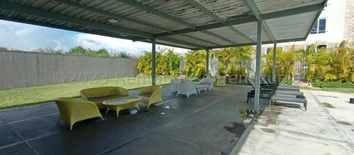 Hermoso Townhouse En Venta En El Este De Barquisimeto, 2 4 4 1 Con Vigilancia Privada, Vestier, 7 9, Areas Sociales, Maritza, Bella Terraza, Piscina, Lucena, Maletero.