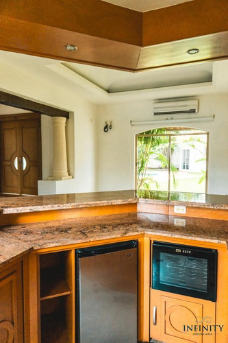 Imagen 17 de 30 de Residencia De Una Planta En Venta En Montebello - Fraccionamiento Montebello