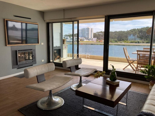 Imagen 2 de 25 de Alquiler Temporada Apartamento 3 Dormitorios En Primera Linea Frente Al Mar Playa Mansa Punta Del Este